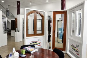 Puertas y ventanas de PVC color madera en Alcoy